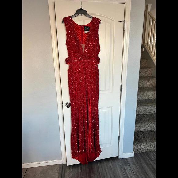 Dress - Picture 7 of 8